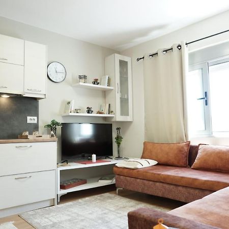 Luka'S Apartment Sarandë Eksteriør billede